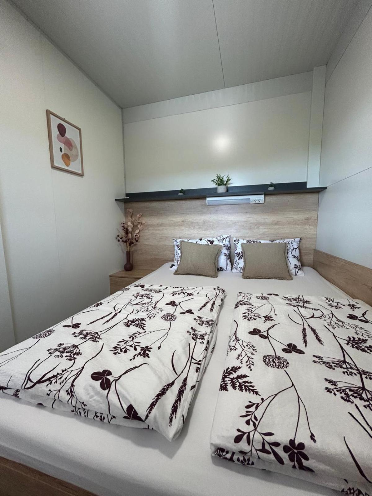 Mobile Home Vilmaris Pakoštane Eksteriør bilde