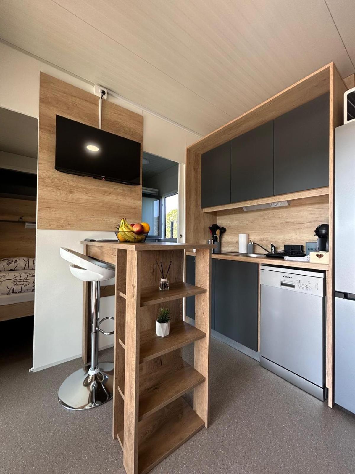 Mobile Home Vilmaris Pakoštane Eksteriør bilde